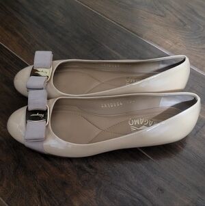 Salvatore Ferragamo Varina Flats Beige Patent Leather 5 1/2